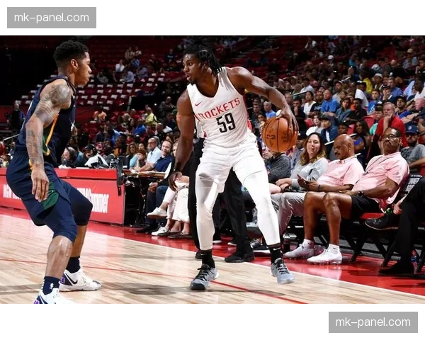 后卫莫里亚·杰斐逊与洛杉矶火花达成一份多年续约合同