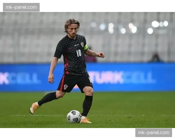 德甲官方APP推出新功能，允许球迷在赛前投票预测首发阵容与关键事件